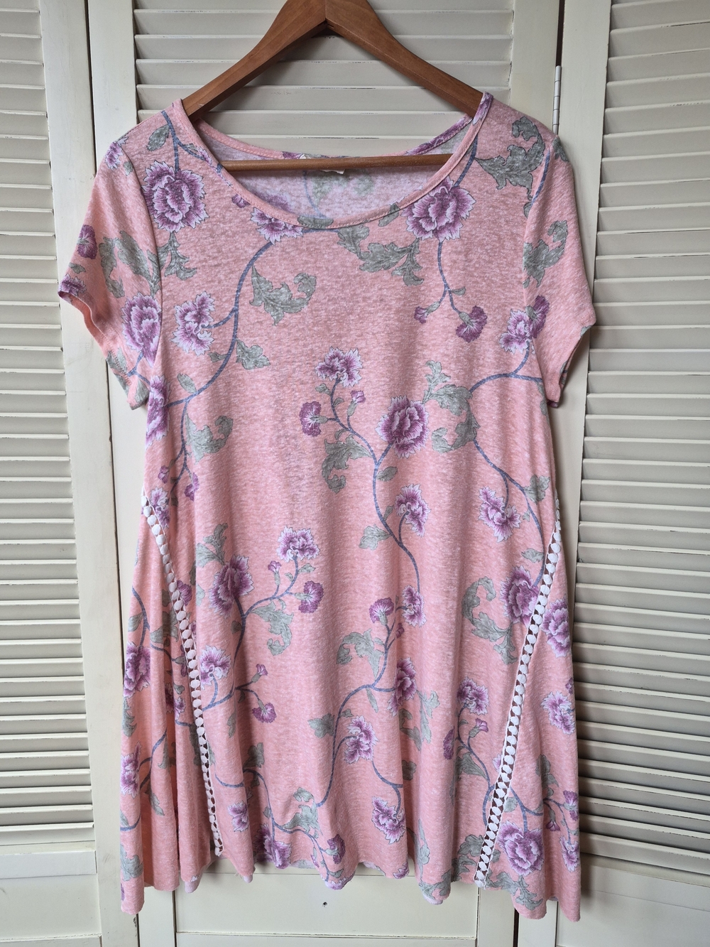 Hummingbird Women's Pink Floral Short Sleeve Swing Top Size Small